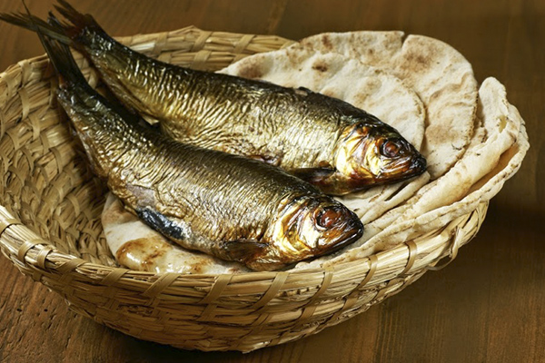 Cinco panes y tres peces